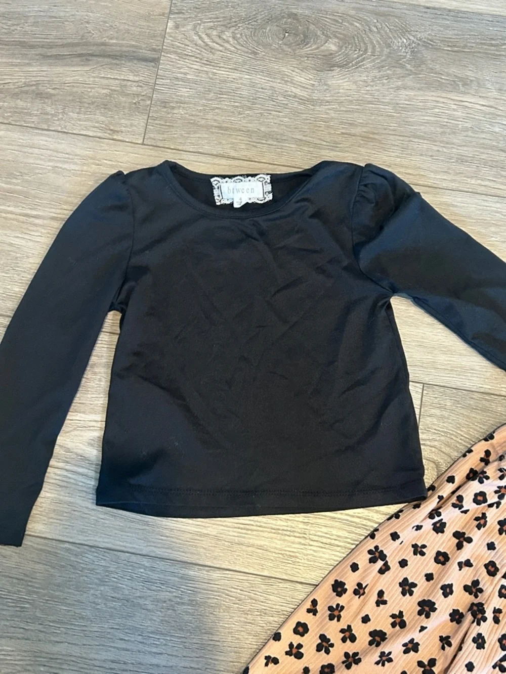 btween Black Long-Sleeve Top with Tan Floral Pants Set Size 4T - Picture 4 of 4